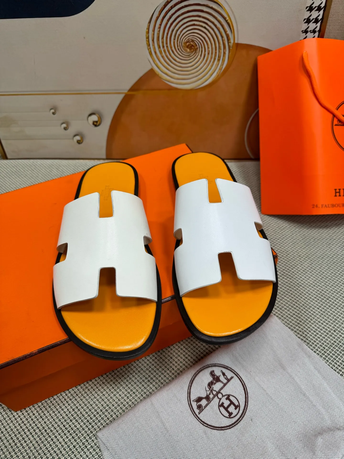 👟👟Ex-factory price 560👟👟 "HERMES" [Classic Original Version] Hermès; Top 🔝 Purchasing Agency 🔍🔍 Men's Latest 🇺🇸 Counter Sales Simultaneously, Original Imported from Italy: Silk Cowhide · Prominent (High-end · Nobility · Grade) Exquisite Workmanship (Italian 🇮🇹 Imported Water Dye Brand Wear-resistant ultra-thousand leather feet) Soles: Original soles specially provided by the original factory, ⚠exclusive double-layer movable rubber molded outsole; super comfortable, wear-resistant, non-slip, environmentally friendly🌳🌳🌳, real photos taken🎬The real ones are more beautiful🔍🔍 (high quality, single goods), you can enter and exit the counter at will* Code number: 38·39·40·41·42·43·44# (45# can be customized) (46 47➕30 customization is not returnable) Welcome to place an order...☕